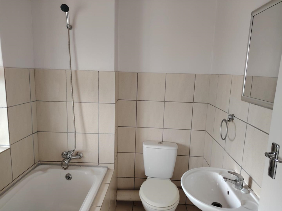 To Let 2 Bedroom Property for Rent in Buhrein Western Cape